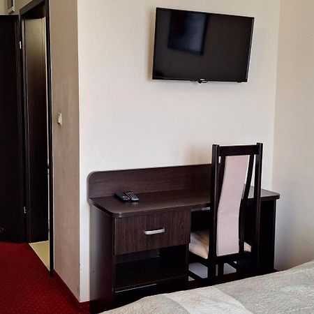 Restauracja Hotel Graal Targowisko Экстерьер фото