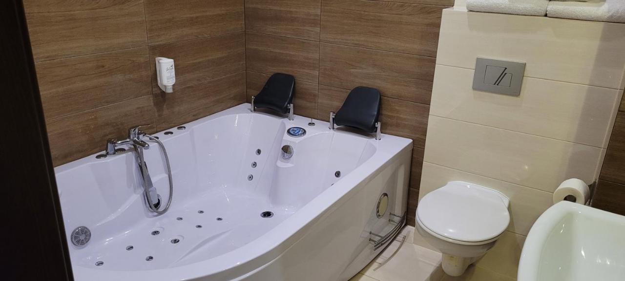 Restauracja Hotel Graal Targowisko Экстерьер фото