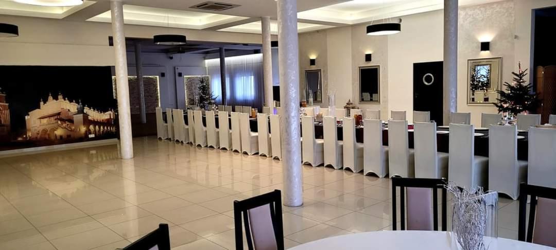 Restauracja Hotel Graal Targowisko Экстерьер фото