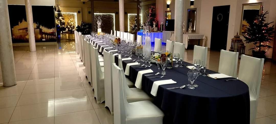 Restauracja Hotel Graal Targowisko Экстерьер фото
