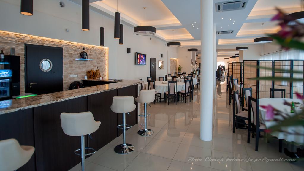 Restauracja Hotel Graal Targowisko Экстерьер фото
