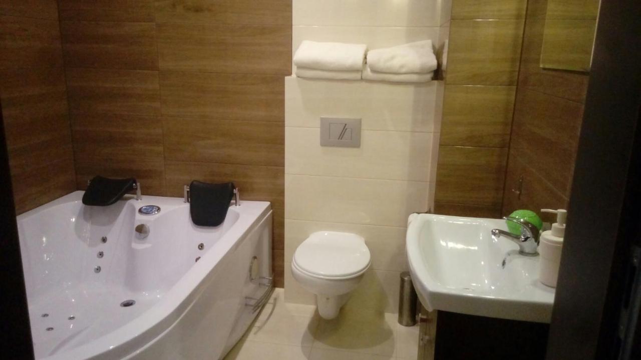 Restauracja Hotel Graal Targowisko Экстерьер фото