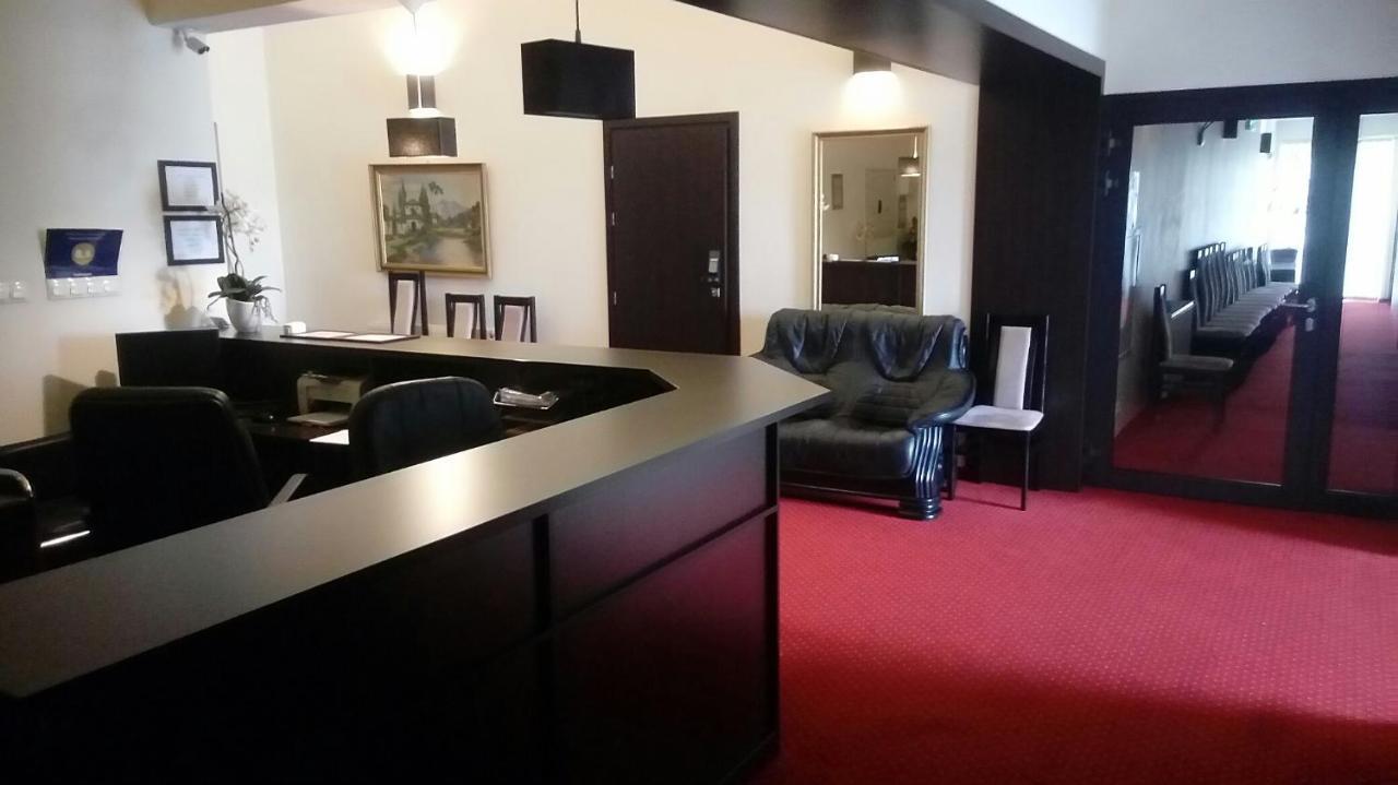 Restauracja Hotel Graal Targowisko Экстерьер фото