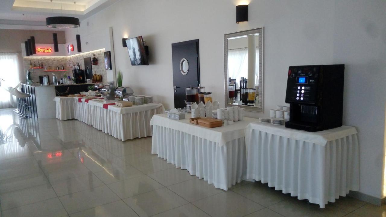 Restauracja Hotel Graal Targowisko Экстерьер фото