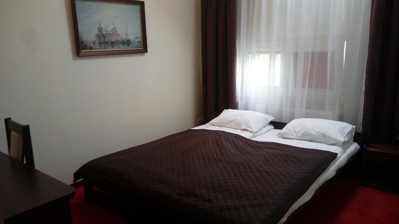 Restauracja Hotel Graal Targowisko Экстерьер фото