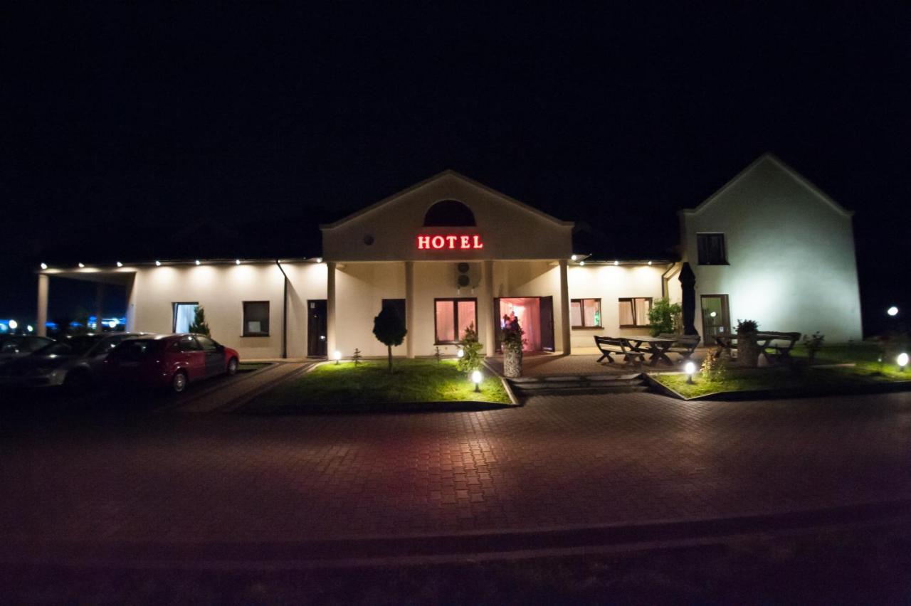 Restauracja Hotel Graal Targowisko Экстерьер фото