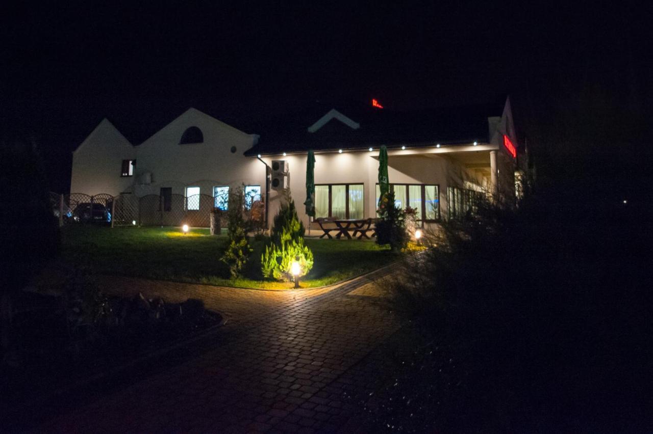 Restauracja Hotel Graal Targowisko Экстерьер фото