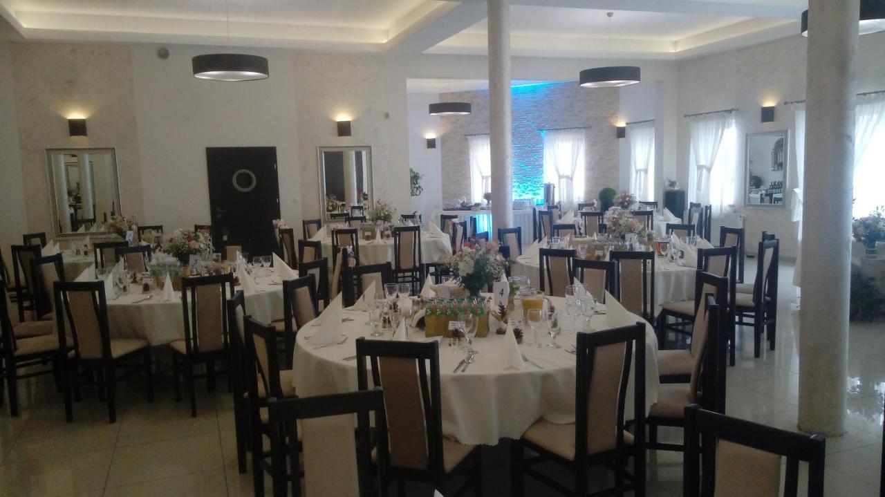 Restauracja Hotel Graal Targowisko Экстерьер фото