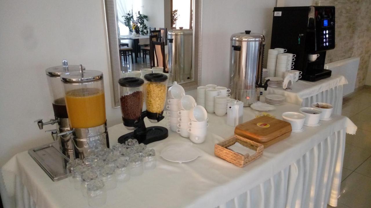 Restauracja Hotel Graal Targowisko Экстерьер фото