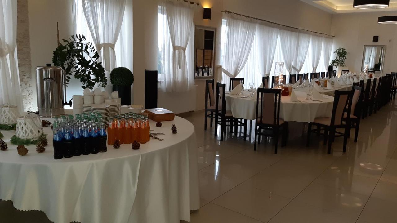 Restauracja Hotel Graal Targowisko Экстерьер фото