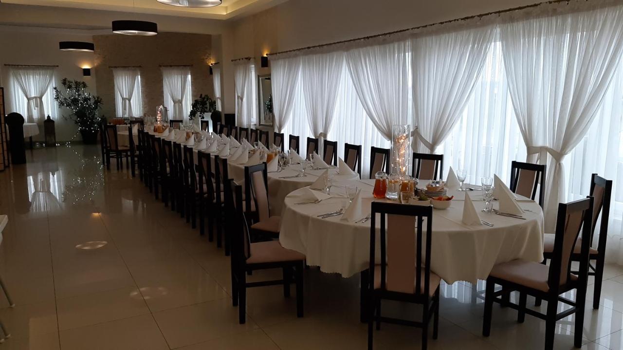 Restauracja Hotel Graal Targowisko Экстерьер фото